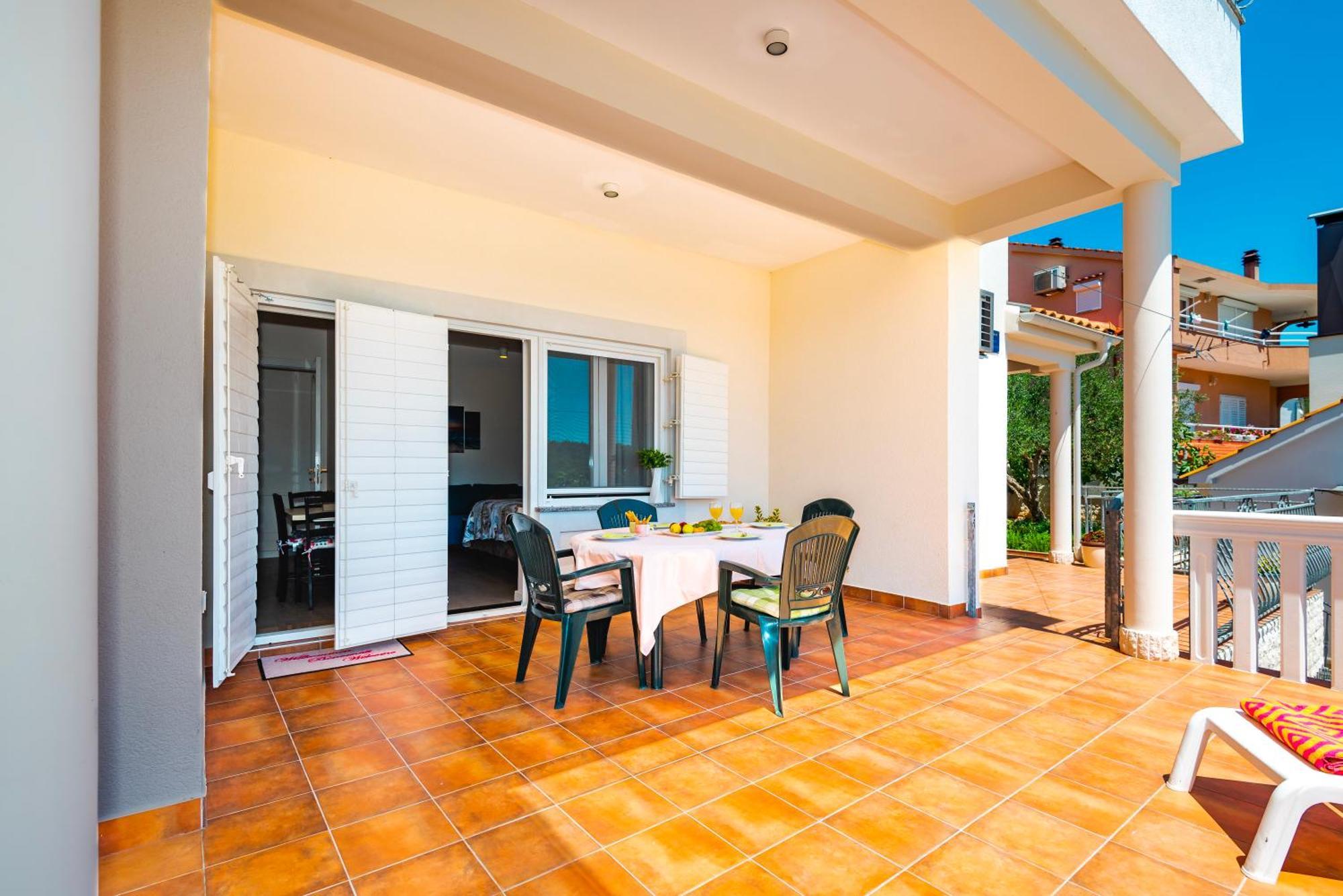 Apartment Bilice Beach Luaran gambar