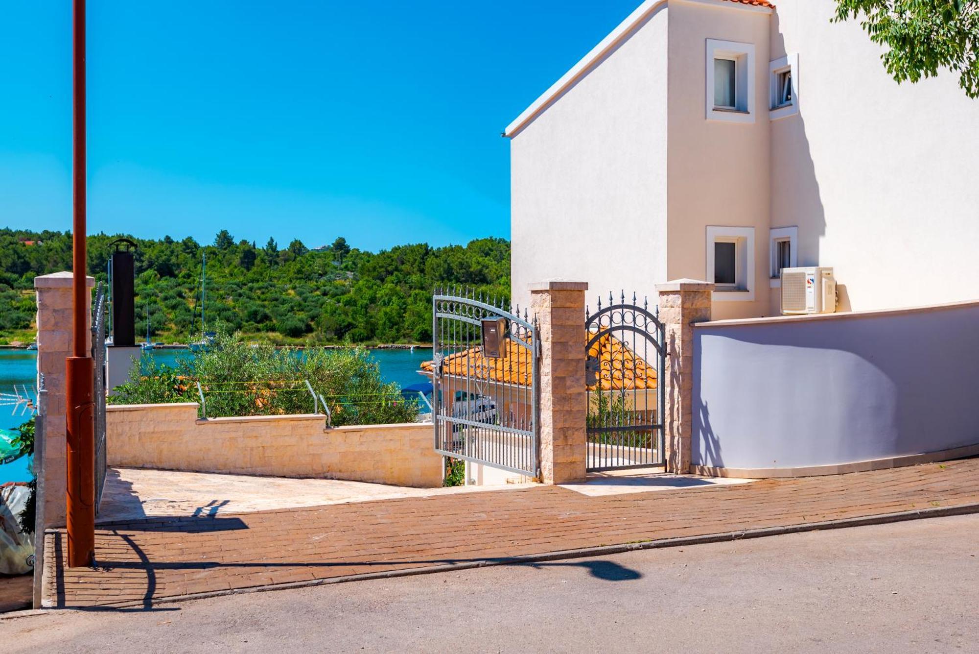 Apartment Bilice Beach Luaran gambar