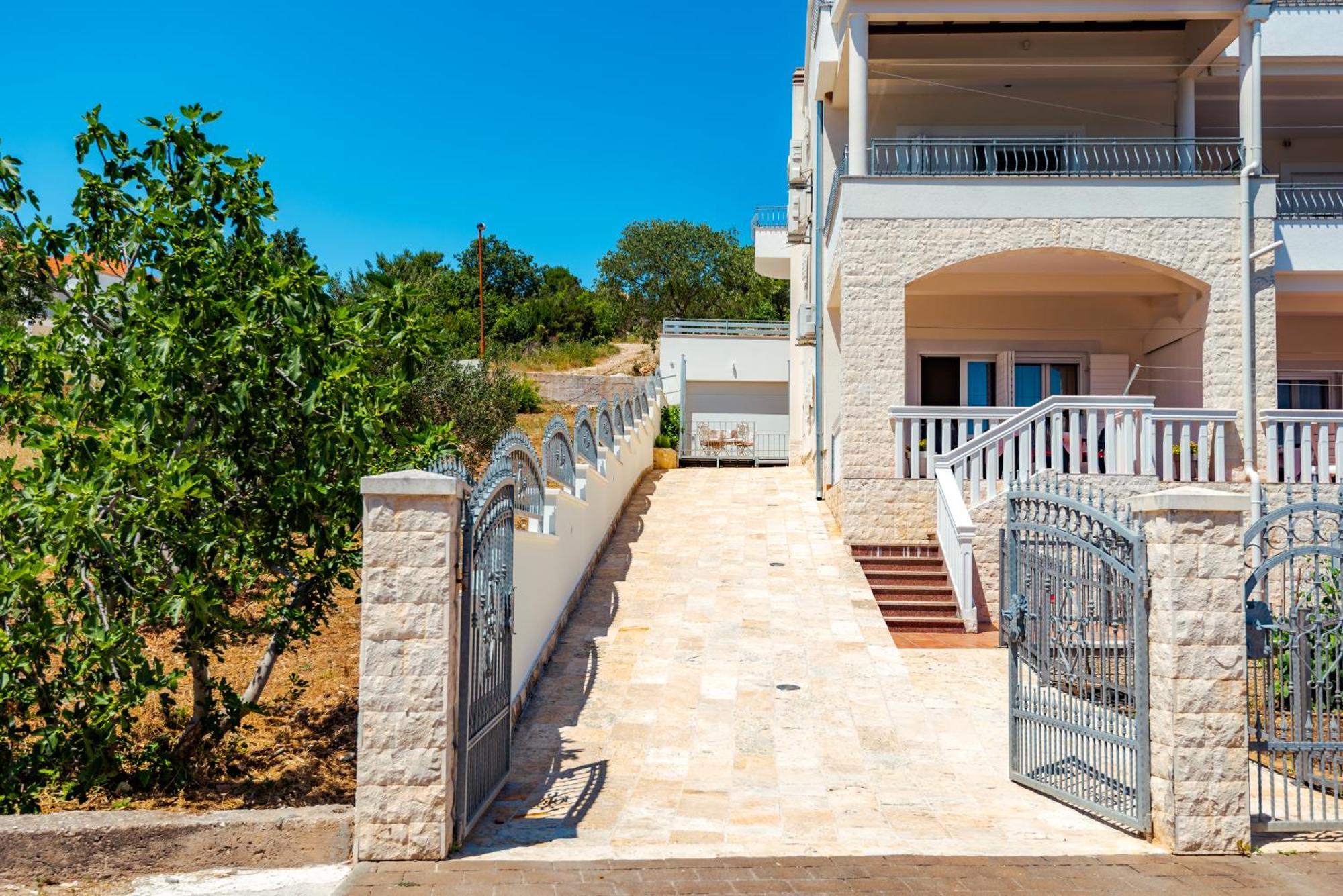 Apartment Bilice Beach Luaran gambar